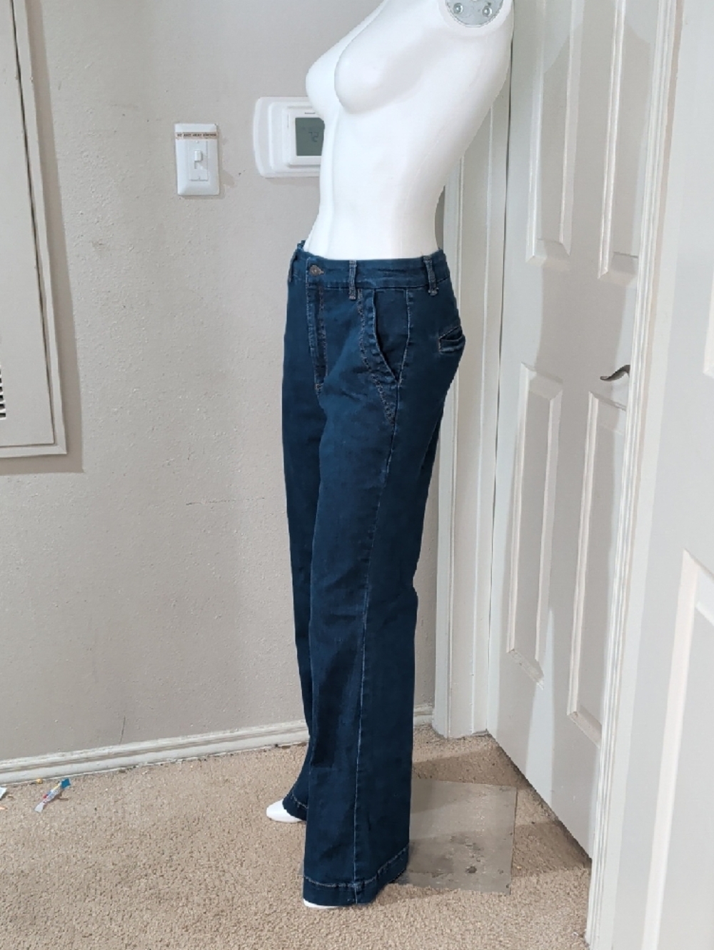 Sofia Jean by Sofia Vergara Stylish Dark Blue Flared Jeans Women's 8 - Picture 4 of 8